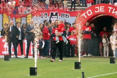 DIRLJIVA SCENA NA MARAKANI: Miljenik navijača Crvene zvezde ponovo pokazao zašto je omiljeni!