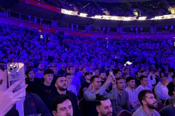 FNC SPEKTAKL NIJE MOGAO DA PROĐE BEZ NJEGA! Brutalne reči nekadašnje rijaliti zvezde - Krofak i Džakić su u centru pažnje! (FOTO)