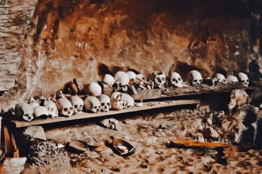 ZASTRAŠUJUĆE ARHEOLOŠKO OTKRIĆE: Pronađeno na stotine ljudskih kostiju i lobanja u poznatoj pećini, sve ukazuje na OVU stvar
