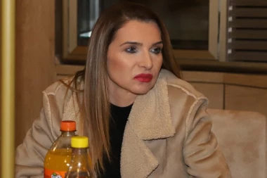 NAŠA PEVAČICA SAOPŠTILA ZA KOGA SE UDAJE, A ONDA JE USLEDIO HAOS! Kompletna porodica joj okrenula leđa!