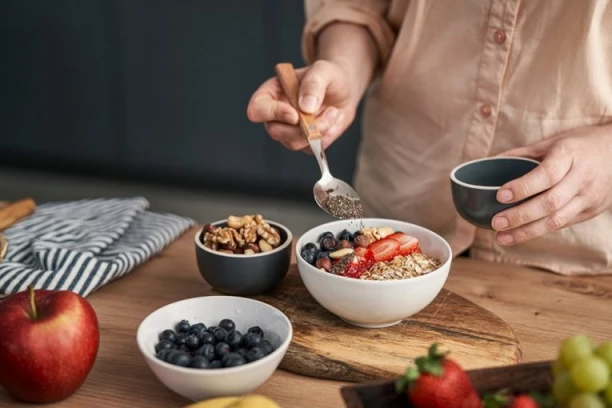 KOJE VOĆE ČISTI KRVNE SUDOVE KAO METLA? Iznenadićete se, a još snižava holesterol i trigliceride