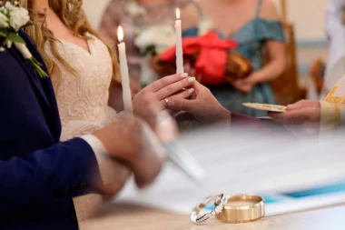 U CRKVI NEMA SPORAZUMNOG RAZVODA, A JEDNA STVAR POSEBNO IZNENAĐUJE: Sveštenik o razlici između građanske i crkvene rastave braka!