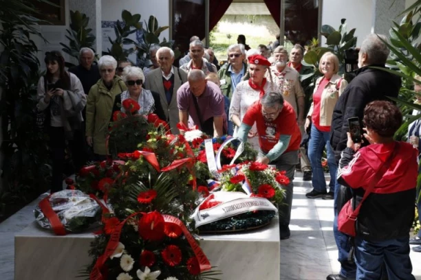 KUĆA CVEĆA DANAS KRCATA! Na nekadašnji Dan mladosti veliki broj posetilaca u Muzeju Jugoslavije! (VIDEO/FOTO)