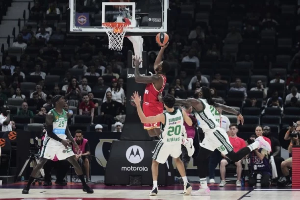 GRČKI DERBI ZA TREĆE MESTO PRIPAO OLIMPIJAKOSU: Piters dominirao, Milutinov nije ni igrao!