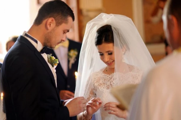 PODIŽU KREDIT DA BI NAPRAVILI SVADBU! Venčanje u Srbiji postalo luksuz, evo koliko je novca potrebno