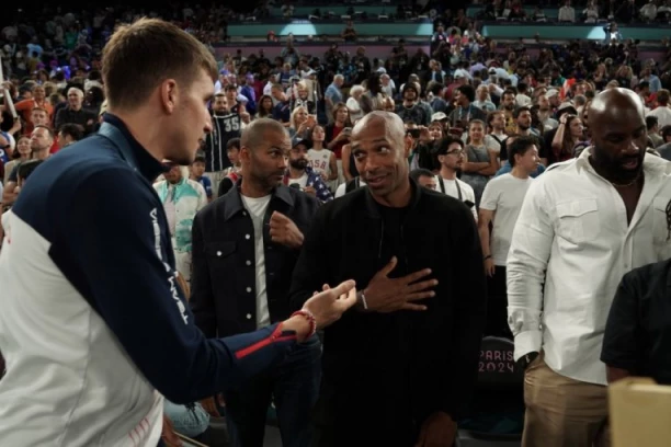 DRIM TIM NA FINALU EVROLIGE: Bogdanović sa legendama svetskog sporta u prvom redu! (FOTO)