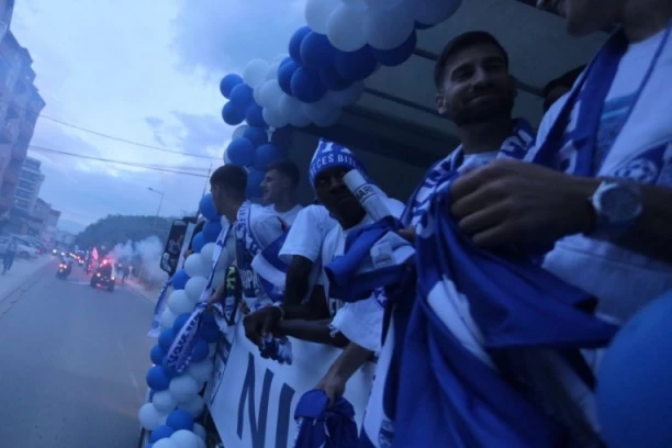 SPORTISSIMO U NOVOM PAZARU: Spektakl spreman, ali je stanje opsadno - igla ne može da prođe od NJIH! (FOTO, VIDEO)