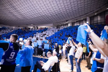 ZVEZDA MERIDIANBET LINČOVANA PO VEĆ VIĐENOM SCENARIJU: Šrafovi, gađanja svim i svačim, vređanja...