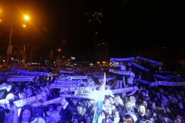 GOREO NOVI PAZAR: Ceo grad izašao da proslavi plasman u Evropu (VIDEO+FOTO)