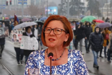 "STUDENTI NEMAJU IDEJE, A ŽELE DA IDU NA IZBORE!" Profesorka postavila pitanje blokaderima: Ko je vama dao za pravo da vi meni branite da radim? (VIDEO)