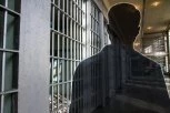 ZAPOSLENI U ZATVORU NA STUBU SRAMA: Pomagali zatvorenicima da prokrijumčare drogu i uređaje