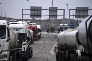 ZADRŽAVANJE NA PRELAZU ŠID ČAK 4 SATA! Evo kakvo je stanje na našim graničnim prelazima!