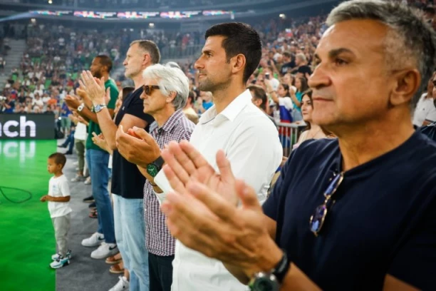 TATA JE STAVIO NA STO 10 MARAKA I REKAO: OVO JE SVE ŠTO IMAMO! Đoković otkrio koji je trenutak bio presudan u njegovom životu