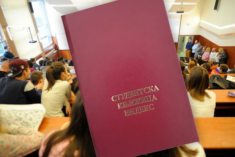 НАЧИНАЕТСЯ БОРЬБА ЗА ЗАЧЕТКУ! С сегодняшнего дня начинаются вступительные экзамены в университетах по всей Сербии: Вот полное расписание!