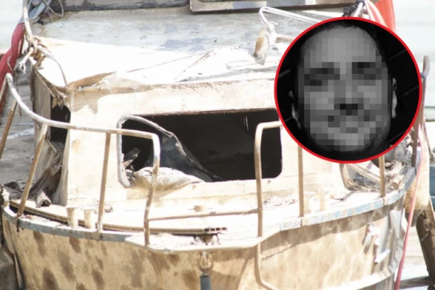 DA SRCE PREPUKNE! Roditelji na obali DVA DANA bespomoćno gledaju čamac sa telom sina: SRĐANOVI OSTACI I DALJE NA BARŽI (GALERIJA)