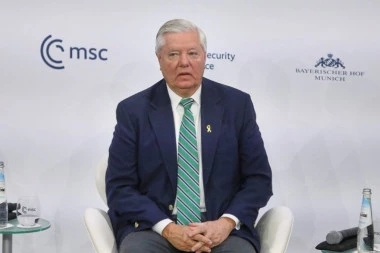 "PUTIN VAS VODI U PONOR, MOŽETE BOLJE" Američki republikanski senator poslao poruku građanima Rusije
