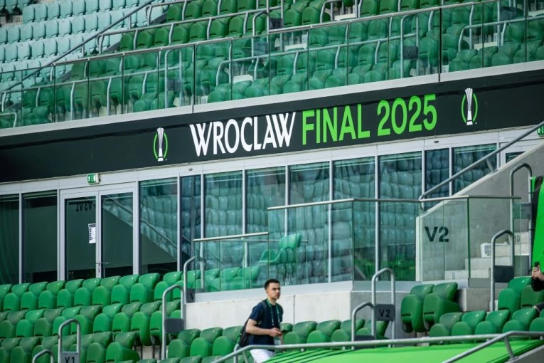 BORBA ZA TROFEJ: Finale Lige konferencija - evo gde možete pratiti duel Čelsija i Betisa!