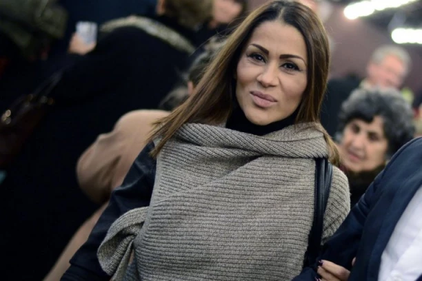 "IZGLEDAJU KAO DA SU KRALE MED": Mina Kostić ISPROZIVALA koleginice koje su išle pod nož - otkrila šta je ona radila na sebi!