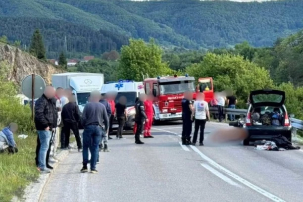 NEVIĐEN HOROR KOD NOVE VAROŠI! U direktnom sudaru nastradao motociklista, telo izvučeno iz plamena!