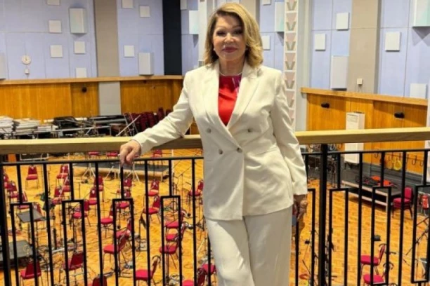 ŠOK-IZDANJE NEDE UKRADEN! Isplivala neviđena fotografija popularne pevačice!