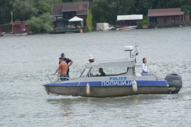 IMA MRTVIH U PREVRTANJU ČAMCA KOD BAČKE PALANKE! Jedanaest osoba bilo na plovilu, traga se za još nekoliko!