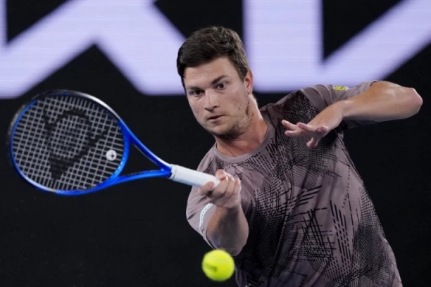 DOBRO JE POČELO, LOŠE SE ZAVRŠILO! Kecmanović eliminisan sa Rolan Garosa!