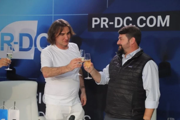 "NAMA JE SADA NEBO GRANICA" Željko Mitrović potpisao ugovor vredan dva miliona! (FOTO+VIDEO)