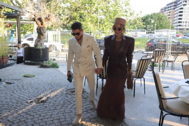 ZAROBLJENA NAŠA TRUDNA PEVAČICA! Zbog rata ne može da se vrati u Srbiju: Svi letovi su prebukirani, pod stresom sam!