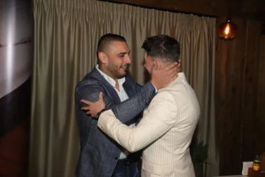 ZAKLELI SE NA VEČNU LJUBAV DALEKO OD OČIJU JAVNOSTI! Joca Stefanović zaprosio Ivu - SVI BRUJE O NJENOM PRSTENU!