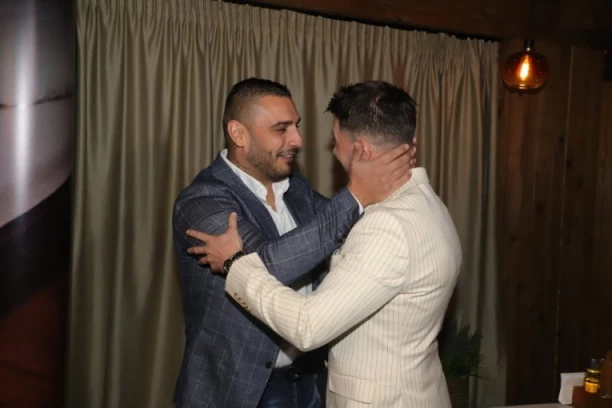 ZAKLELI SE NA VEČNU LJUBAV DALEKO OD OČIJU JAVNOSTI! Joca Stefanović zaprosio Ivu - SVI BRUJE O NJENOM PRSTENU!