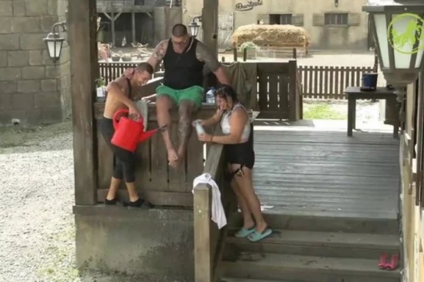 PONIŽENJE KAKVO SE NE PAMTI! Kristijan terao ovo da mu rade, a korstio se i BRUTALNO pogrdnim rečima! (VIDEO)