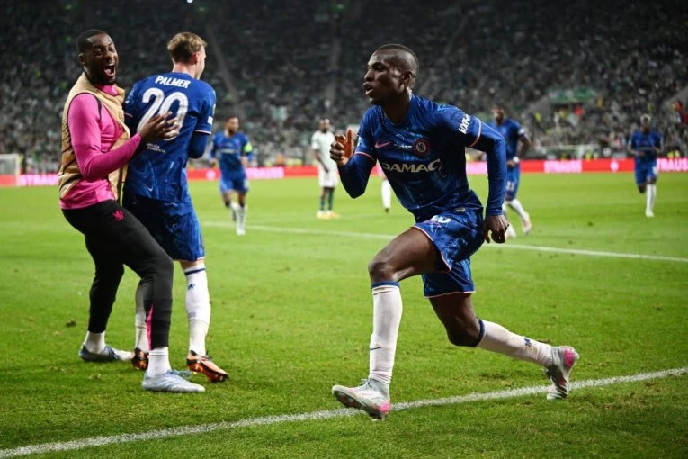 DOMINACIJA ČELSJAI: Trofej ide u London!