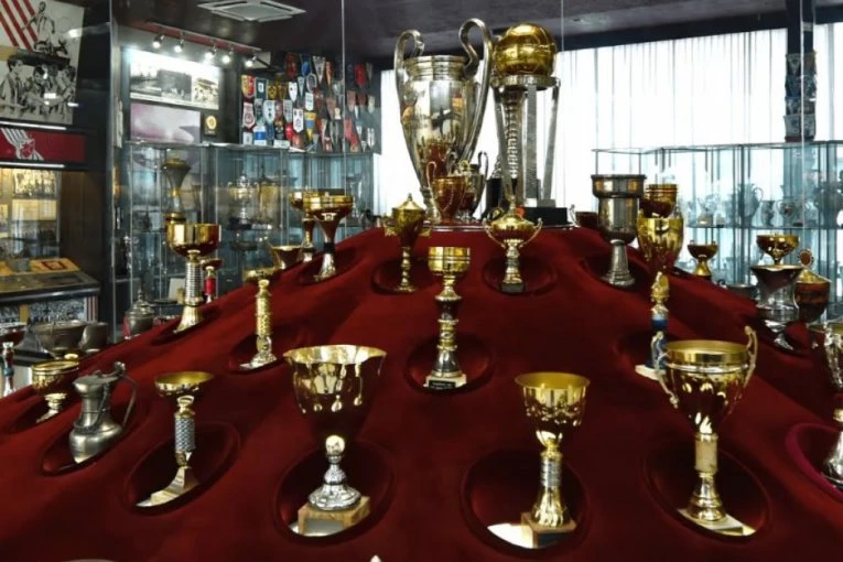 CRVENA ZVEZDA JE ŠAMPION EVROPE! Dan kada je zabeleženo vanvremensko ostvarenje! (VIDEO)