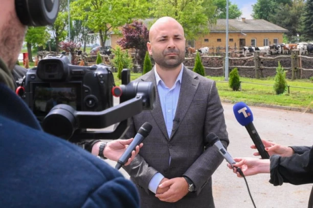 "DUNAV" – PRIJATELJ I POSLOVNI PARTNER KOMPANIJE "AGRO PLUS"