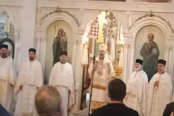 VLADIKA TIHON SLUŽIO SPASOVDANSKU LITURGIJU U SRCU PRESTONICE:  Molitva i pesma ispunile hram Svetog Aleksandra Nevskog na praznik Vaznesenja Gospodnjeg (VIDEO)