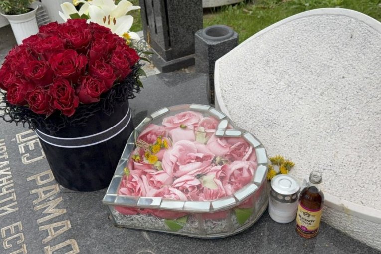 Grob Džeja Ramadanovskog za njegov rođendan