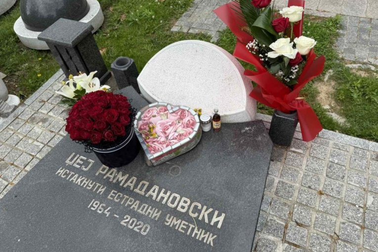 Grob Džeja Ramadanovskog za njegov rođendan