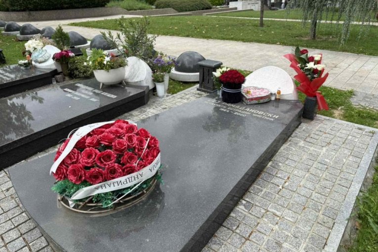 Grob Džeja Ramadanovskog za njegov rođendan