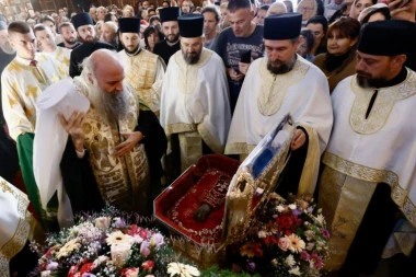 KAKO JE RUKA SVETOG SAVE SPASENA OD SPALJIVANJA? Najveća svetinja srpskog naroda, koja vekovima donosi čuda, danas na čelu Svetosavske litije