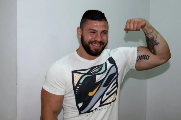 UMRO NA SVOJ ROĐENDAN, TRI DANA POSLE UDESA: Ovo je učesnik "Parova" koji je IZDAHNUO! (FOTO)