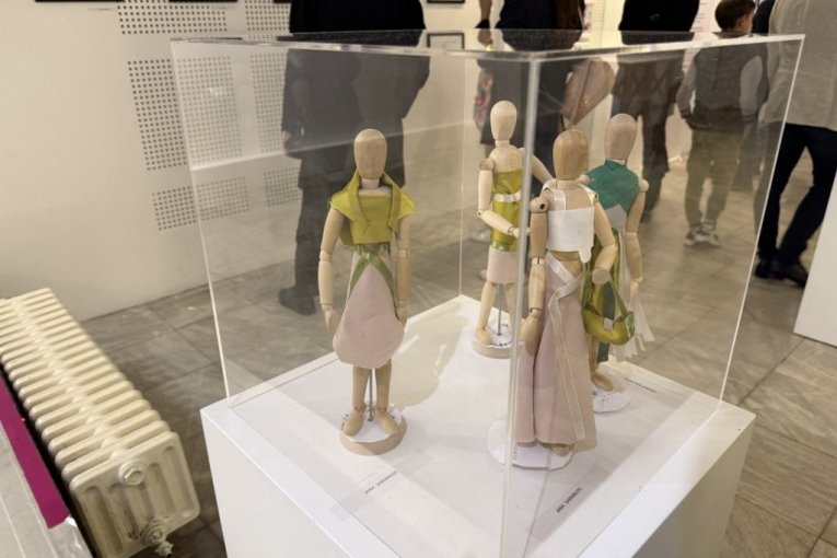 "Modna igraonica" u kojoj učestvuju devojčice iz Ribnikara posvećena Angelini Aćimović