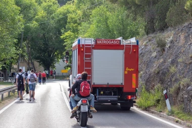 NOVI DETALJI STRAVIČNOG POŽARA! Vatrena stihija odnela život majke i ćerke!