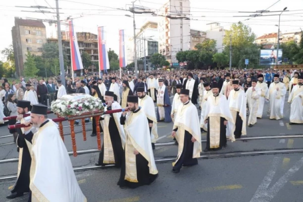 BEOGRAD OBELEŽIO GRADSKU SLAVU SPASOVDAN: Ruka Svetog Save u litiji da pomiri, umnoži i oboži! (VIDEO)