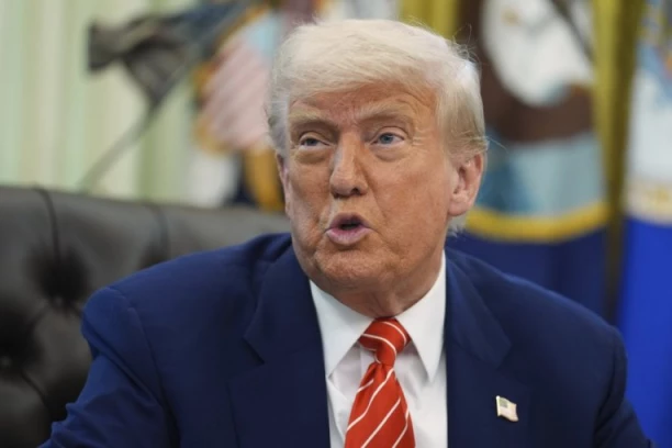 KO JE SLEDEĆI? Tramp udario na turiste! Sledi ogromna promena