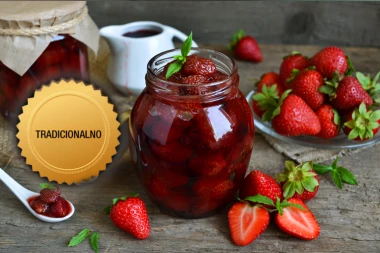 NAJTRAŽENIJI RECEPT ZA STARINSKO SLATKO OD JAGODA KOJE BUDI USPOMENE: Zalogaj dobrodošlice i ljubavi koji unosi toplinu u dom