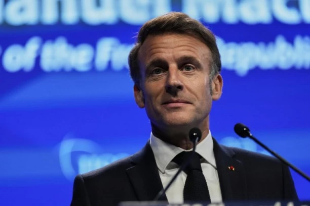 MAKRON ŽELI DA ZABRANI DRUŠTVENE MREŽE DECI MLAĐOJ OD 15 GODINA: "Ako EU to ne uradi, mi ćemo"