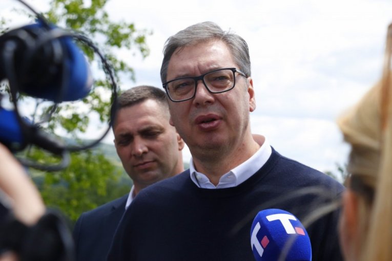 U OVOM TRENUTKU SE REKONSTRUIŠE 96 KILOMETARA PUTEVA! Vučić u poseti Kosjeriću: Opredelićemo sredstva da se ovaj divan grad približi Beogradu!