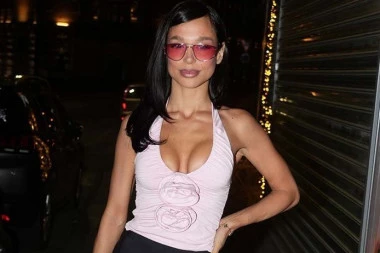 EDITA PRESTRAVLJENA, MEDVEDI SE POJAVILI ISPRED NJE! Gledali u pevačicinom pravcu, pa su URADILI ovo! (VIDEO)