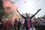 PORED MINHENA, ZAPALIO SE I PARIZ: Hiljade navijača PSŽ prete da ugroze Novakov meč! (VIDEO)