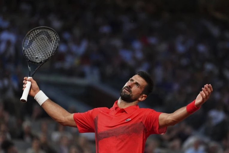 ĐOKOVIĆ POČISTIO MIŠOLIĆA ZA OSMINU FINALA ROLAN GAROSA: Novak izgledao NEDODIRLJIVO, sledeći je Britanac!